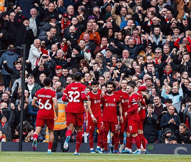 权牢牢握在 权牢牢握在