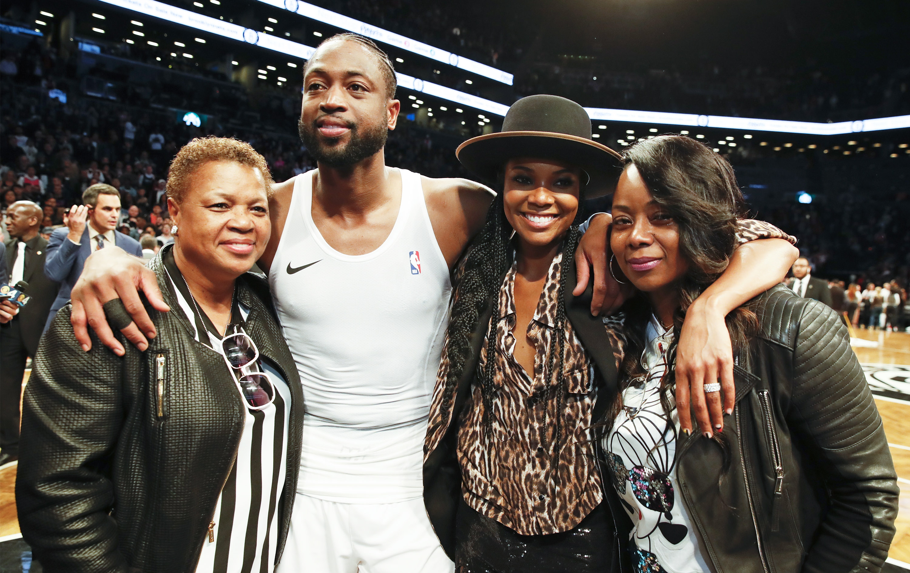 突出团队趋 突出团队趋